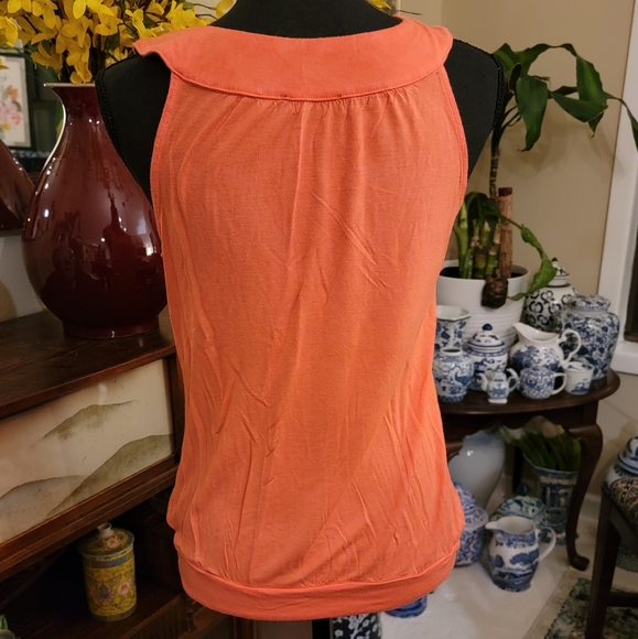 The Limited Coral Round-Neck Tank with Sequin Necklace Collar M - Picture 2 of 5